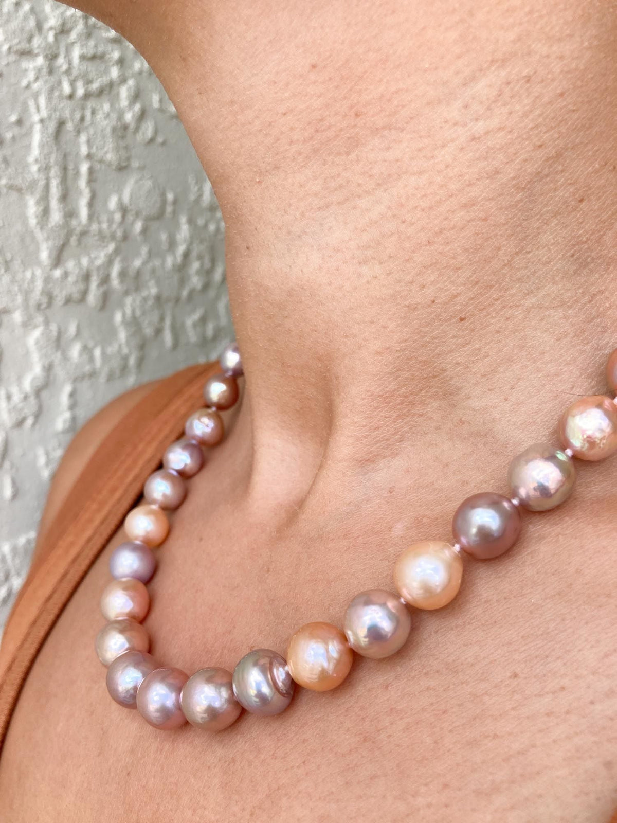 Iridescent Peachy Pink Pearl Necklace with 14K Gold Magnetic Closure R4237 Aurora Designer