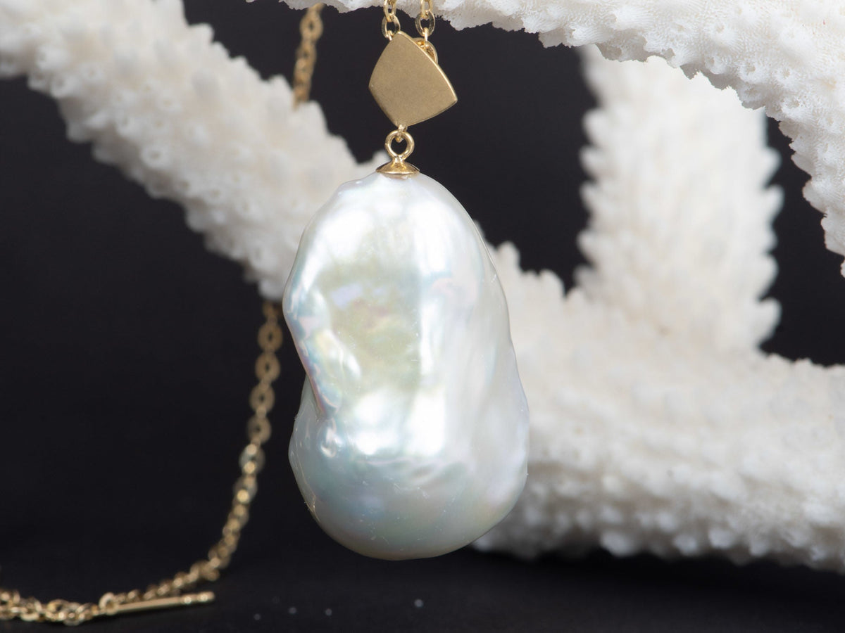 Natural Flameball Pearl Pendant with 18K Gold Bail R4257 Aurora Designer