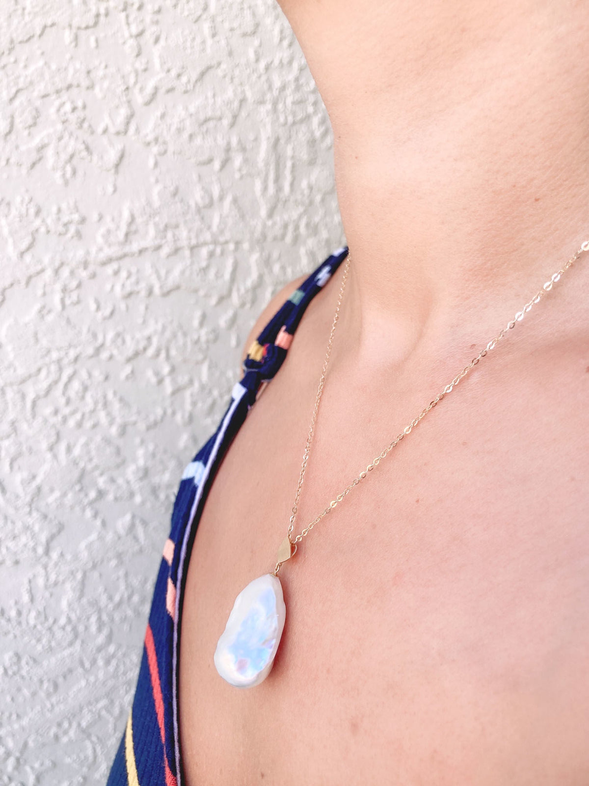 Natural Flameball Pearl Pendant with 18K Gold Bail R4257 Aurora Designer