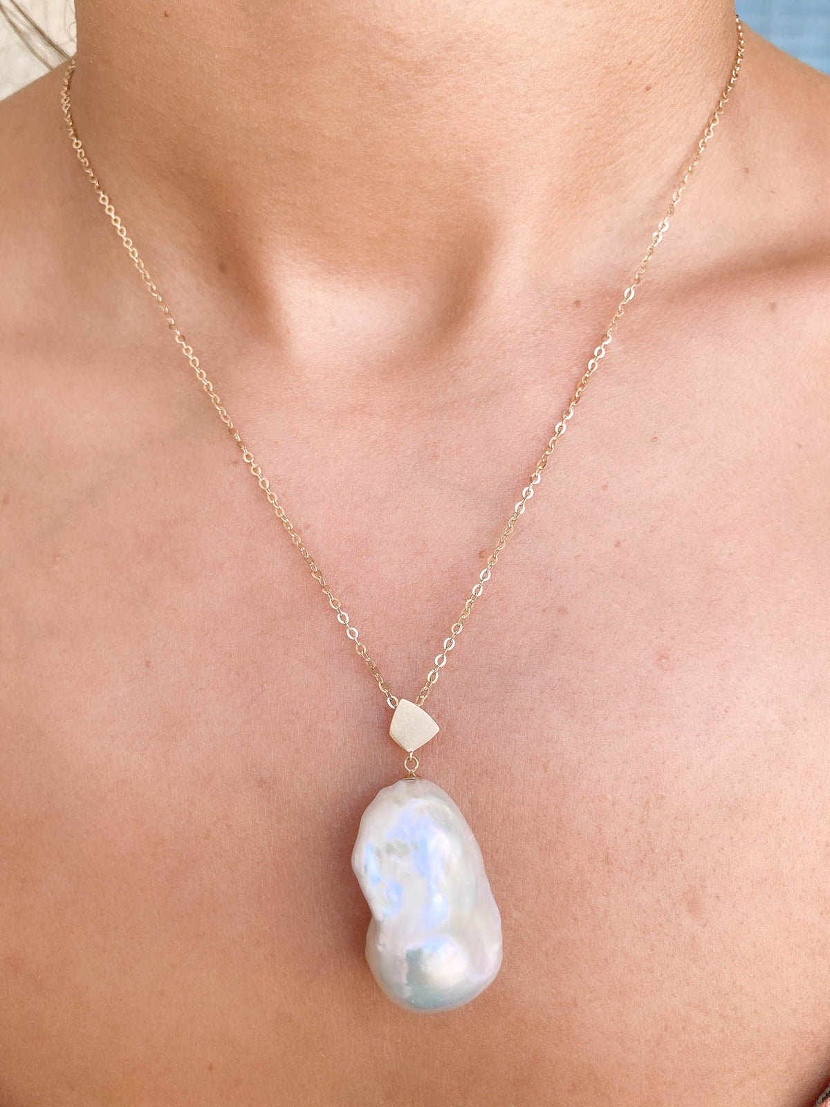Natural Flameball Pearl Pendant with 18K Gold Bail R4257 Aurora Designer