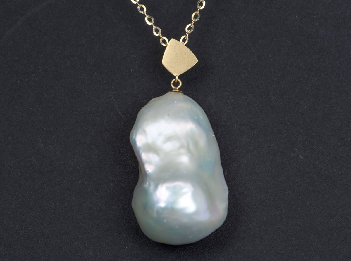 Natural Flameball Pearl Pendant with 18K Gold Bail R4257 Aurora Designer