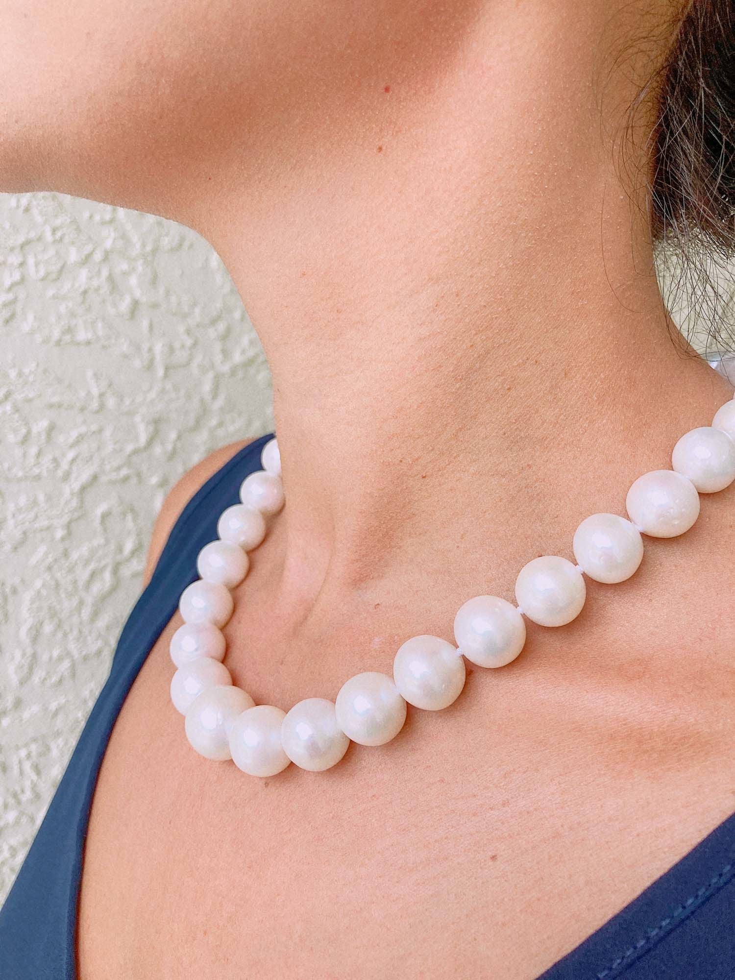 Big Pearl Classic Look Knotted Necklace with Modern Gold Vermeil