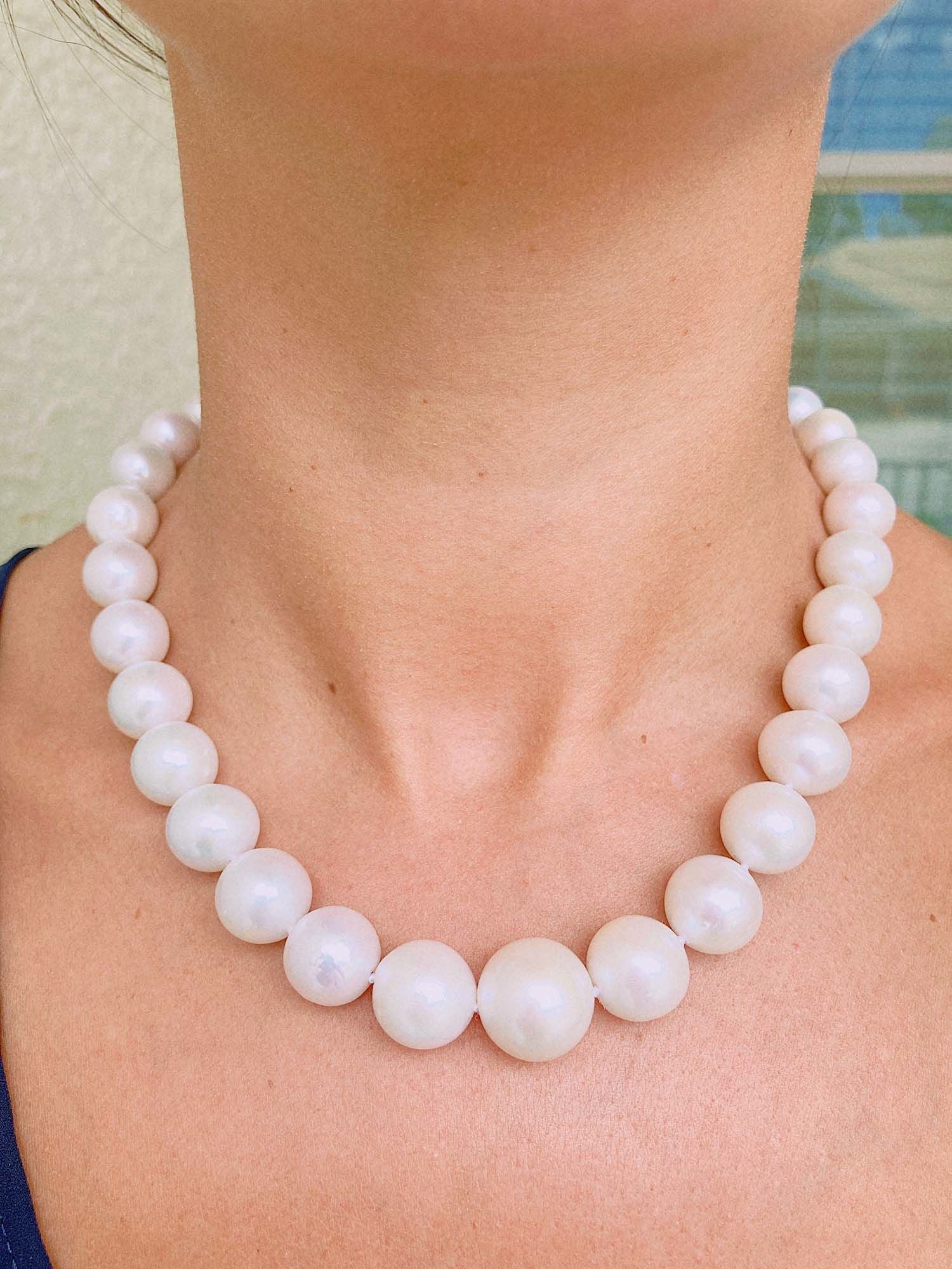 Big pearl necklace deals