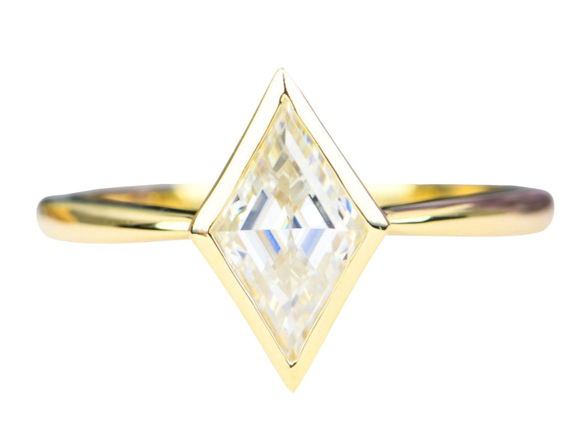 Shield Shape Moissanite 14K 18K Gold Platinum PT950 Engagement Ring Bezel Set AD1937 Aurora Designer