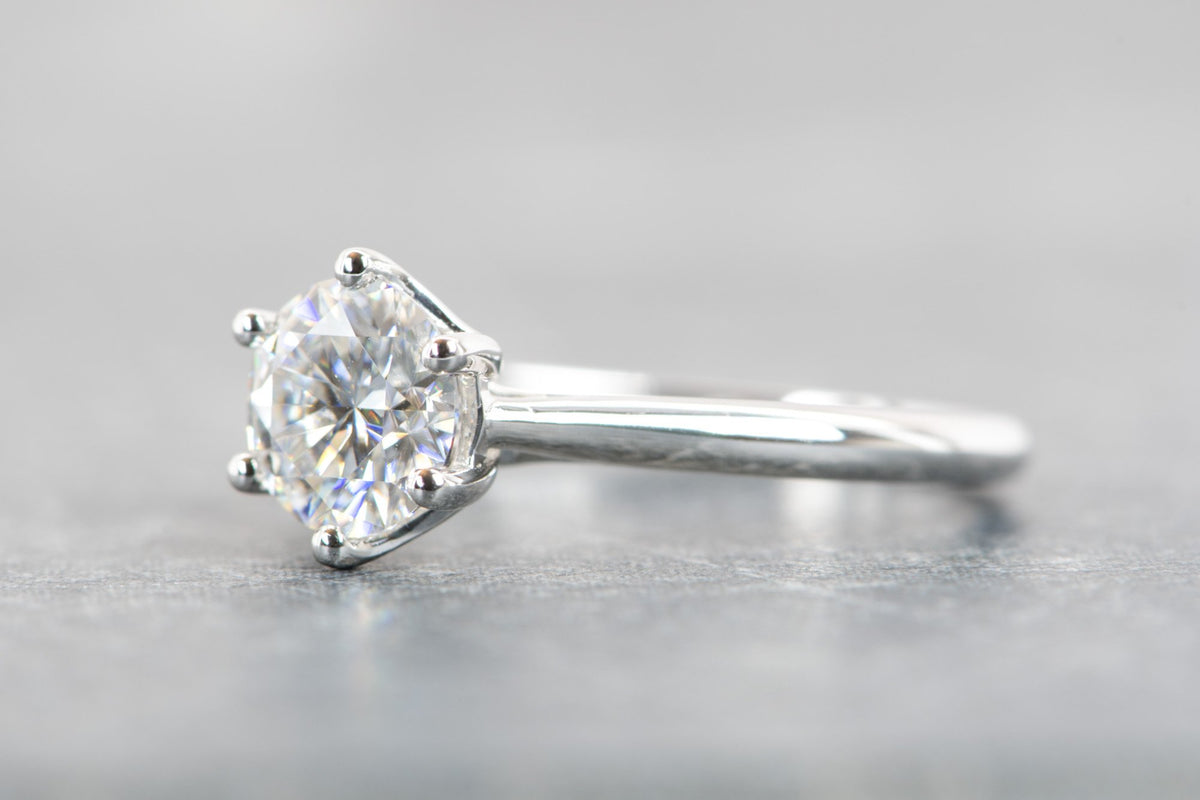 One-Carat Moissanite Engagement Ring 14K 18K Gold Platinum PT950 Trellis 6-Prong Setting AD1975 Aurora Designer