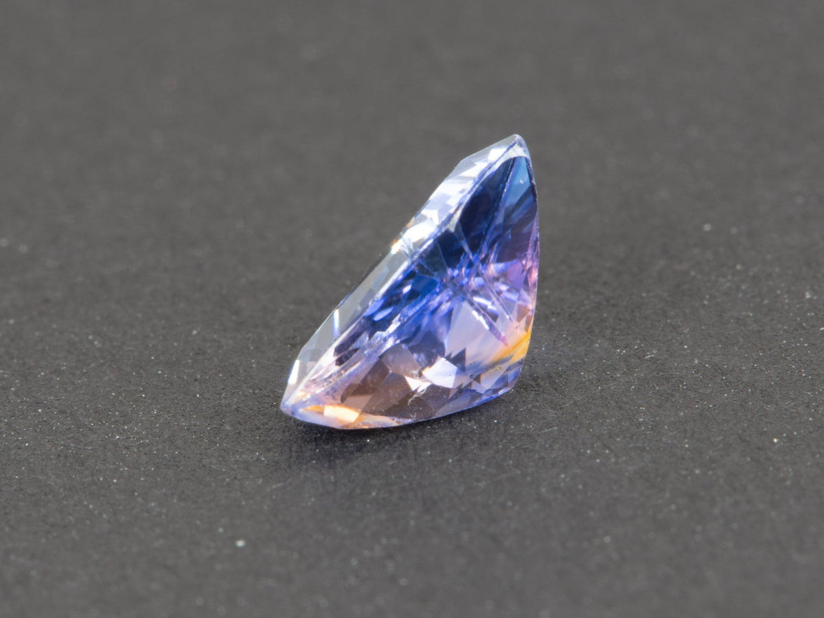 1.29ct Triangle Shape Sapphire 7.3*6.5*3.9mm PS621 Aurora Designer