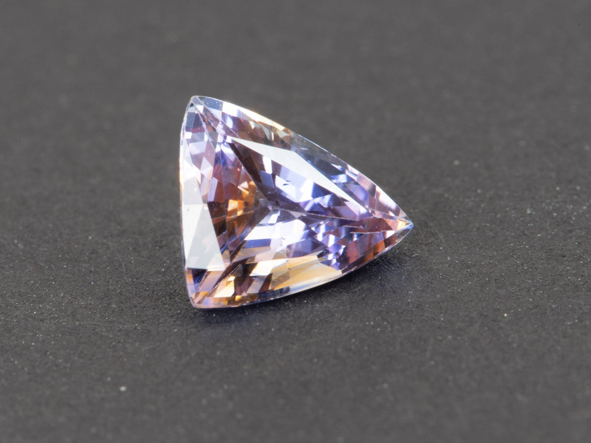 1.29ct Triangle Shape Sapphire 7.3*6.5*3.9mm PS621 Aurora Designer