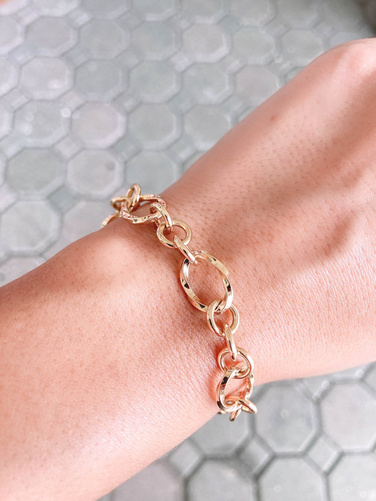 Chunky Mobius Twist Link Bracelet 18K Gold R2040 Aurora Designer