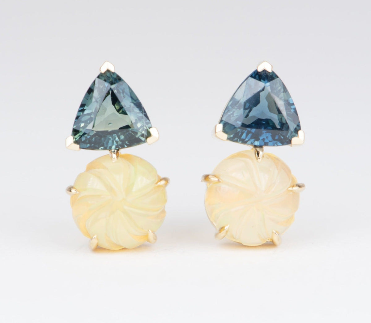 18K Gold Malachite and Mother of Pearl MOP Earrings R3126 Aurora Designer