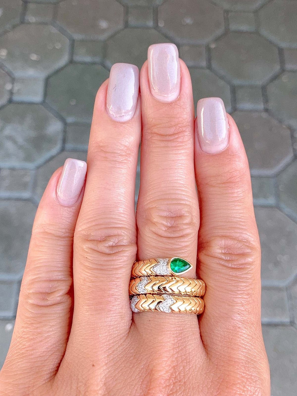 18K Gold Tubogas Snake Coil Ring with Emerald Head and Diamond Accent 13.8g R6502 Aurora Designer