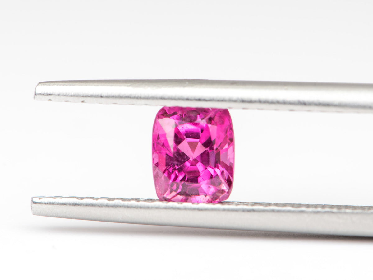 0.81ct Cushion Shape Spinel, 5.7*4.5*3.8mm SP96 Aurora Designer
