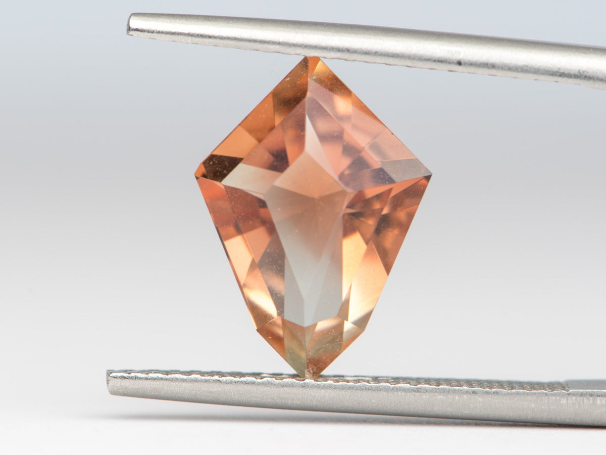 3.81ct Shield Shape Oregon Sunstone 13.7*9.8*6.8mm SU131 Aurora Designer