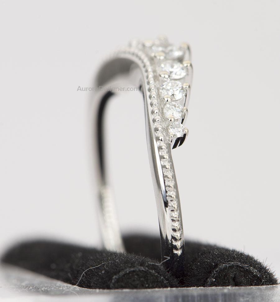 Gentle Curve Diamond Crown Ring 14K Gold Wedding Band Graduated Diamonds Milgrain AD1444