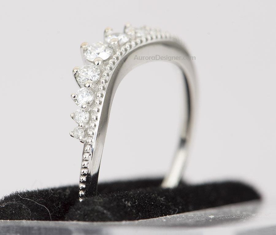 Gentle Curve Diamond Crown Ring 14K Gold Wedding Band Graduated Diamonds Milgrain AD1444