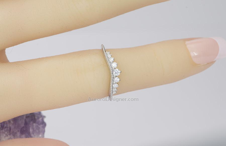 Gentle Curve Diamond Crown Ring 14K Gold Wedding Band Graduated Diamonds Milgrain AD1444