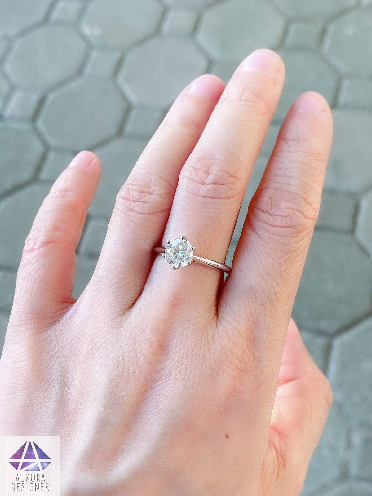 One-Carat Moissanite Engagement Ring 14K 18K Gold Platinum PT950 Trellis 6-Prong Setting AD1975