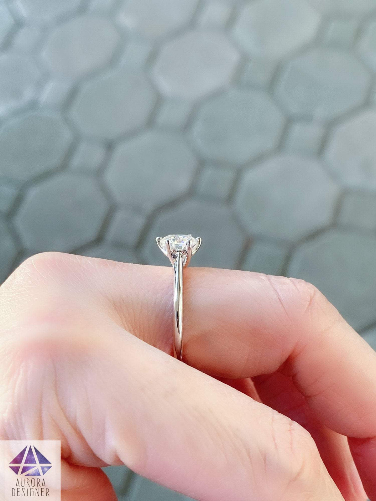 One-Carat Moissanite Engagement Ring 14K 18K Gold Platinum PT950 Trellis 6-Prong Setting AD1975