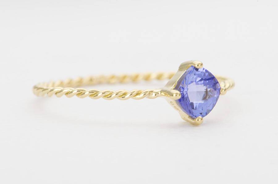 Tanzanite 4mm Cushion Cut Prong Set 18K Gold Ring Twisted Band Engagement Solitaire Blue AD1322
